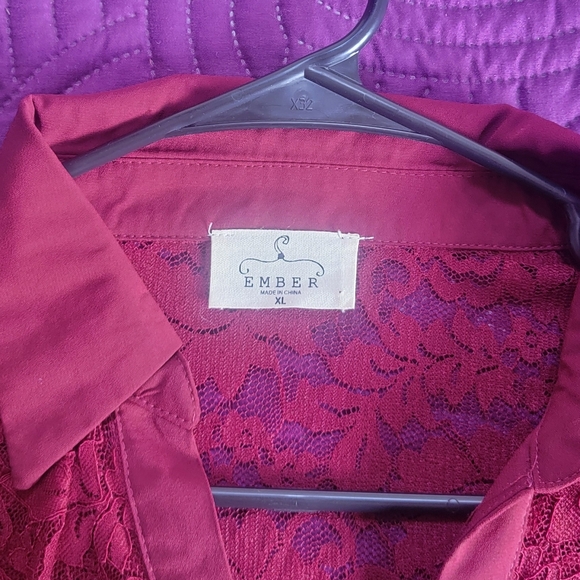 Amber - Very Cute Long Sleeve Lace, Front Ruffle, Slightly hug your wrists. NWOT - Picture 3 of 5